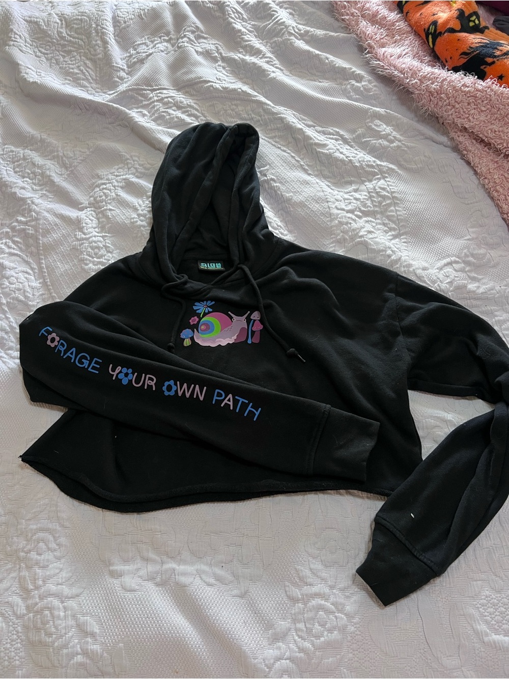Black Cropped Graphic Hoodie Sweatshirt - Forage Your Own Path